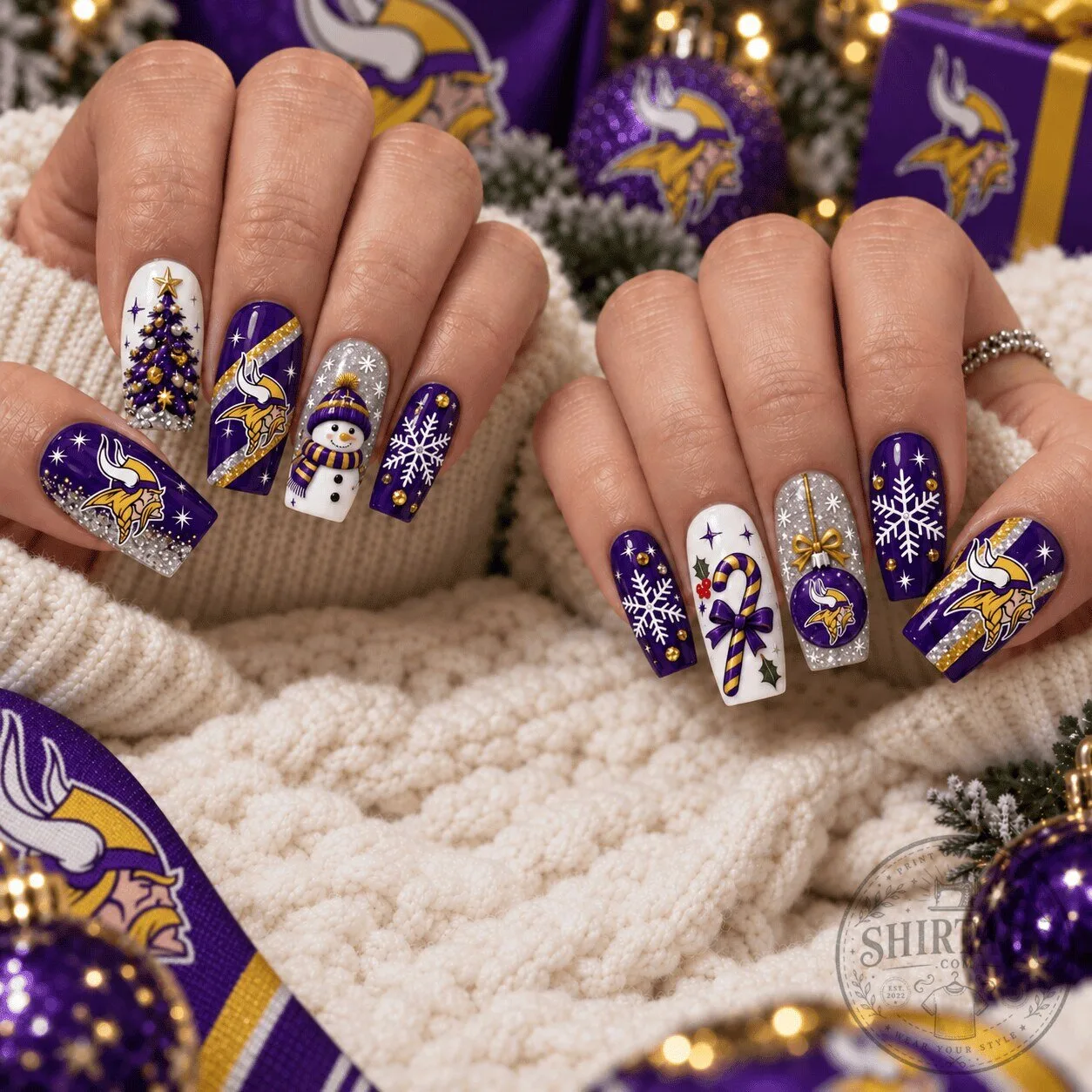 Minnesota Vikings Christmas Spirit NFL Press On Nails Set
